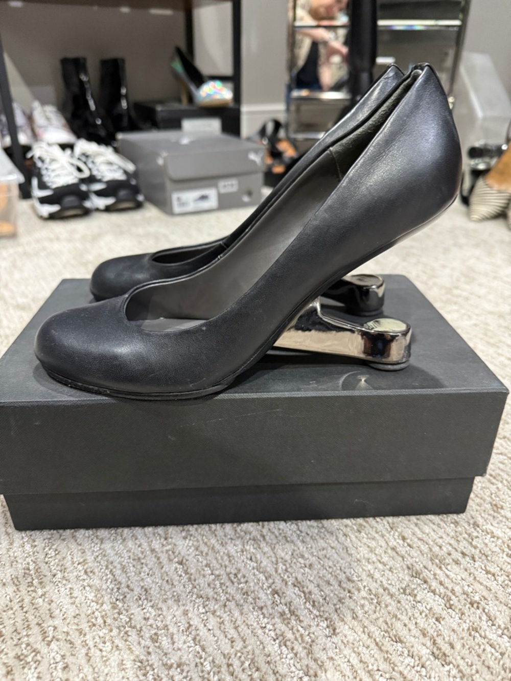 United Nude Black Leather Women’s Pumps with Sculpted Metallic Heel